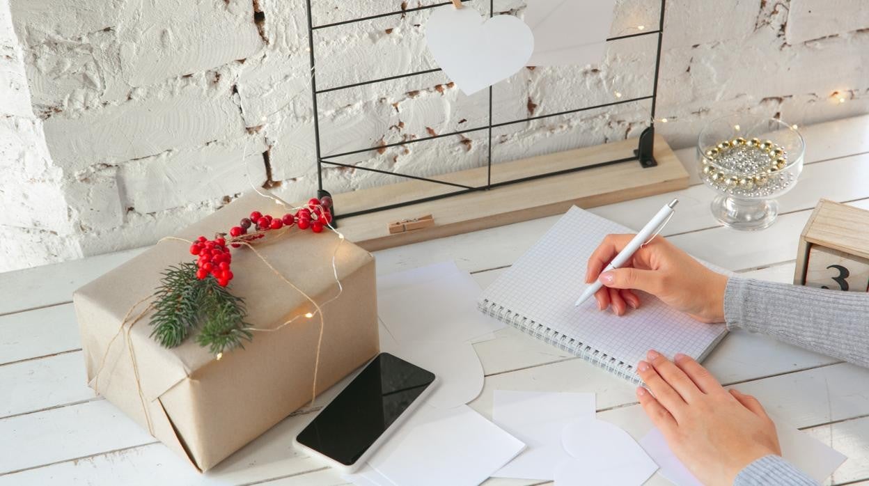 Por qué los psicólogos aconsejan escribir los propósitos de año nuevo