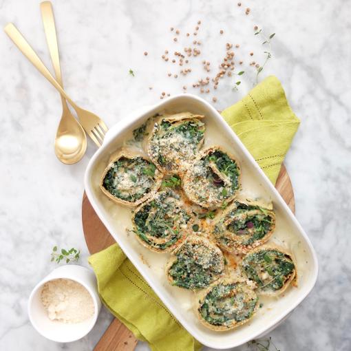 Así quedan los rollitos de espinacas tras el gratinado.