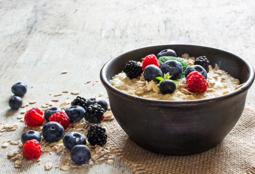 Por qué solo con desayunar avena puedes mejorar tu día