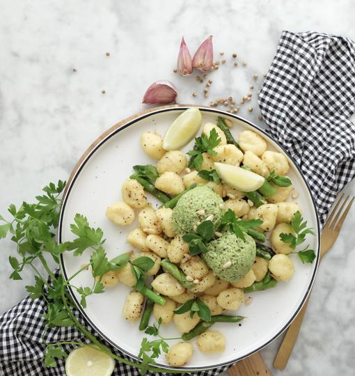 Receta para disfrutones: gnocchi con pesto cremoso de guisantes