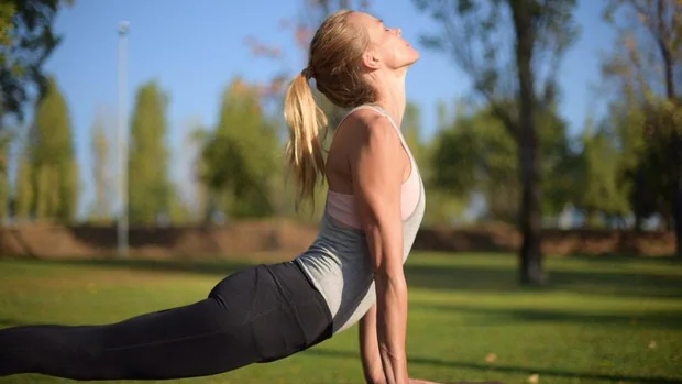 Los beneficios ocultos de diez posturas del yoga