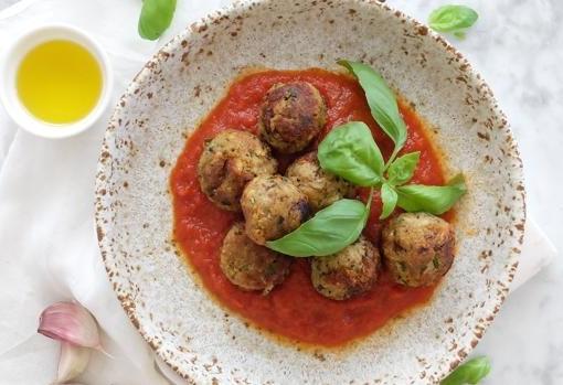 Yogur, almendra o granada: los ingredientes que no imaginas para rellenar berenjenas