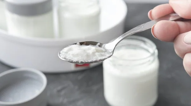 Por qué es bueno beberse el líquido del yogur