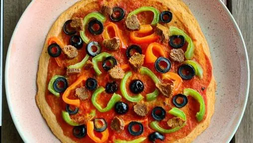 Pizza con base de lenteja roja.