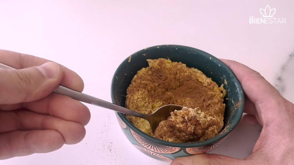 El postre de manzana que puedes preparar en tres minutos y que ya se ha hecho viral