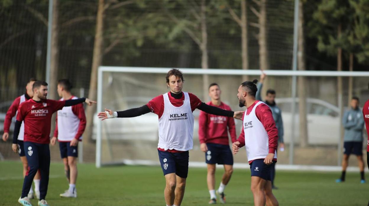 El futbolista del Huesca en un entrenamiento.