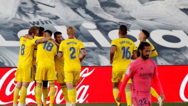 El vestuario del Cádiz CF «feliz» por una victoria histórica