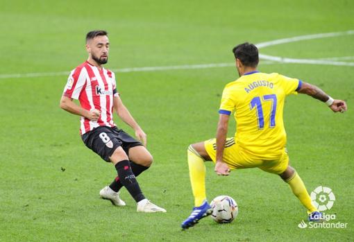 Augusto Fernández jugó con el Cádiz CF en Bilbao esta temporada.