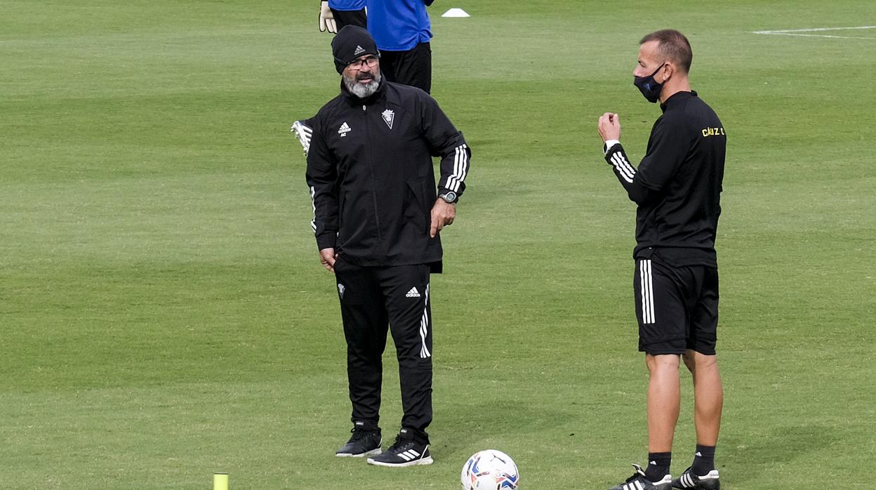 Álvaro Cervera en un entrenamiento del Cádiz CF