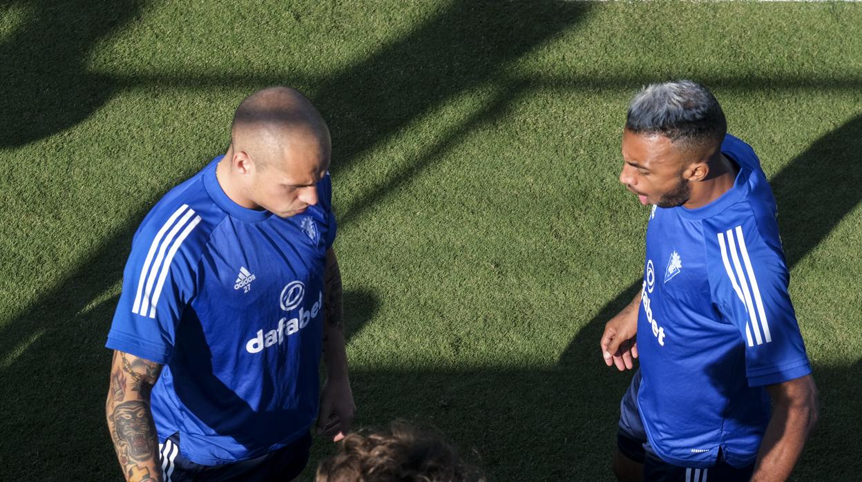 Pombo y Akapo van convocados en las filas del Cádiz CF para el partido ante el Atlético de Madrid.