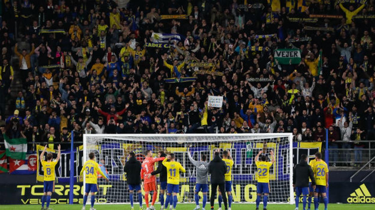 Carranza llena de aficionados en un partido del Cádiz CF