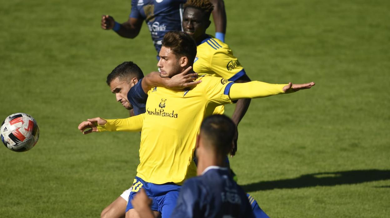 El Cádiz B ganó al CD Marino en El Rosal.