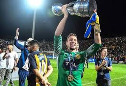 Conan Ledesma celebra el título de campeón de la Copa de Argentina con Rosario central en el año 2018.
