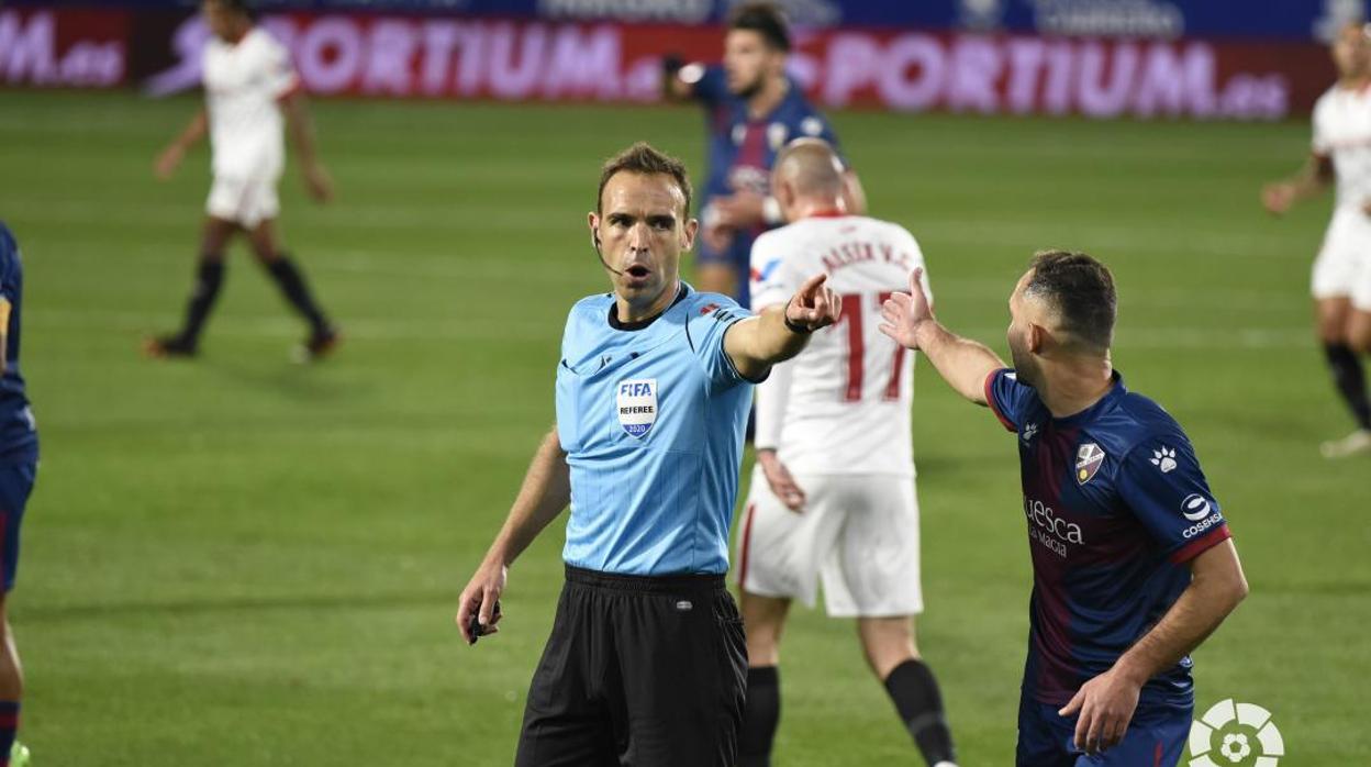 Cuadra Fernández durante el Huesca-Sevilla esta temporada.