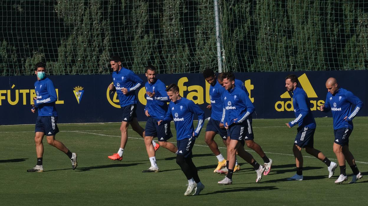 El Cádiz CF recibe esta noche al Valladolid.