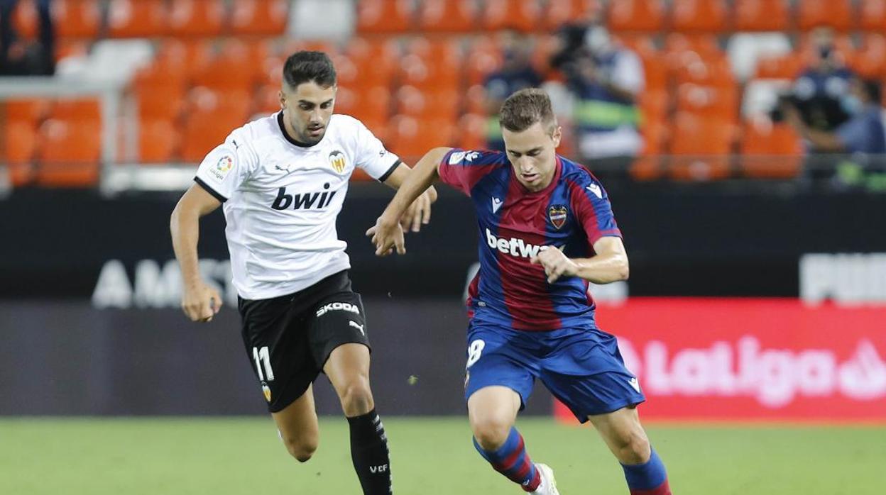 Rubén Sobrino durante el Valencia-Levante esta temporada.