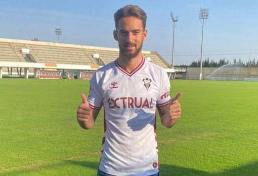 Javi Navarro está lesionado y puede abandonar el Albacete,.