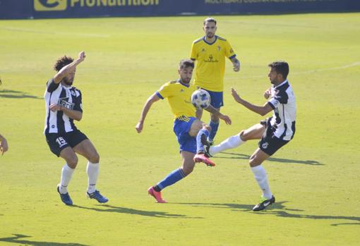 La Balona ganó 1-2 al Cádiz B en la primera vuelta de la competición en El Rosal.