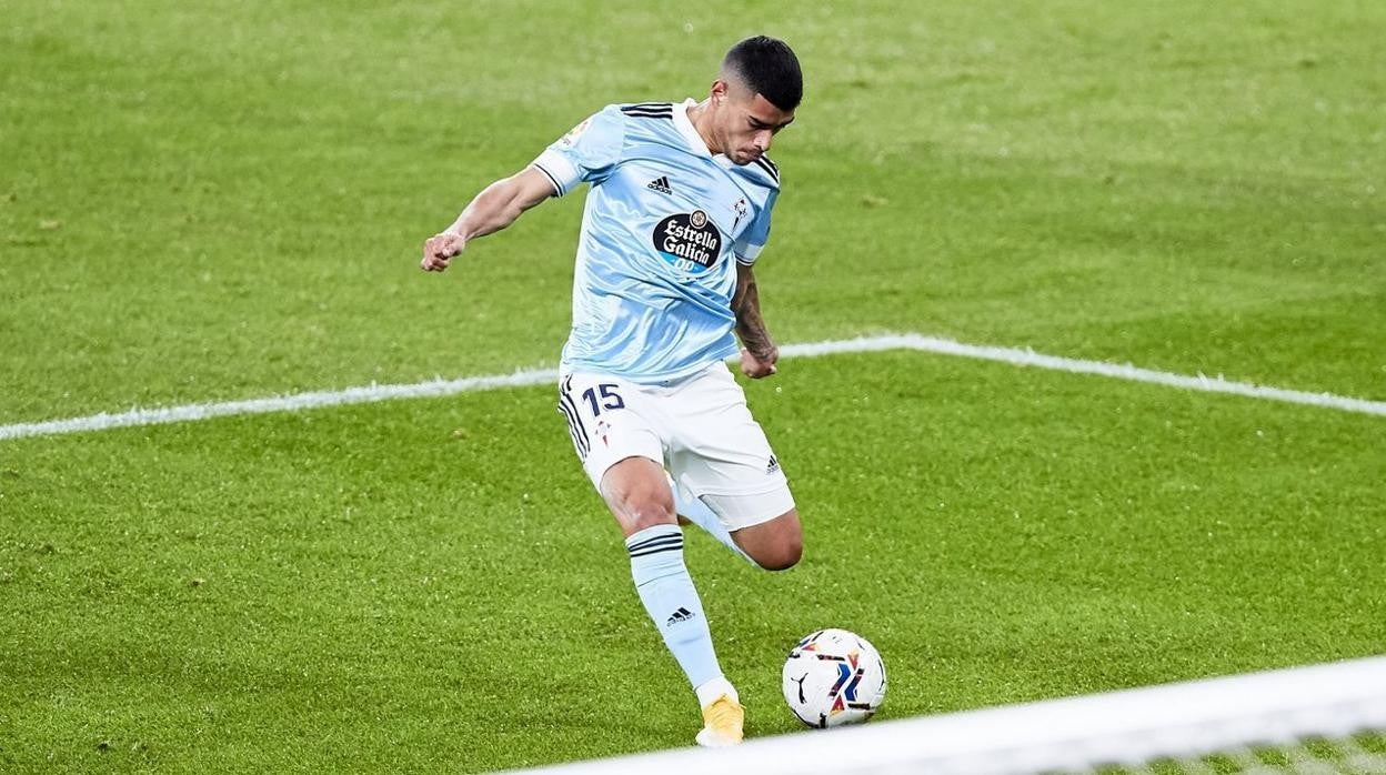 Lucas Olaza, en un partido con el celta.