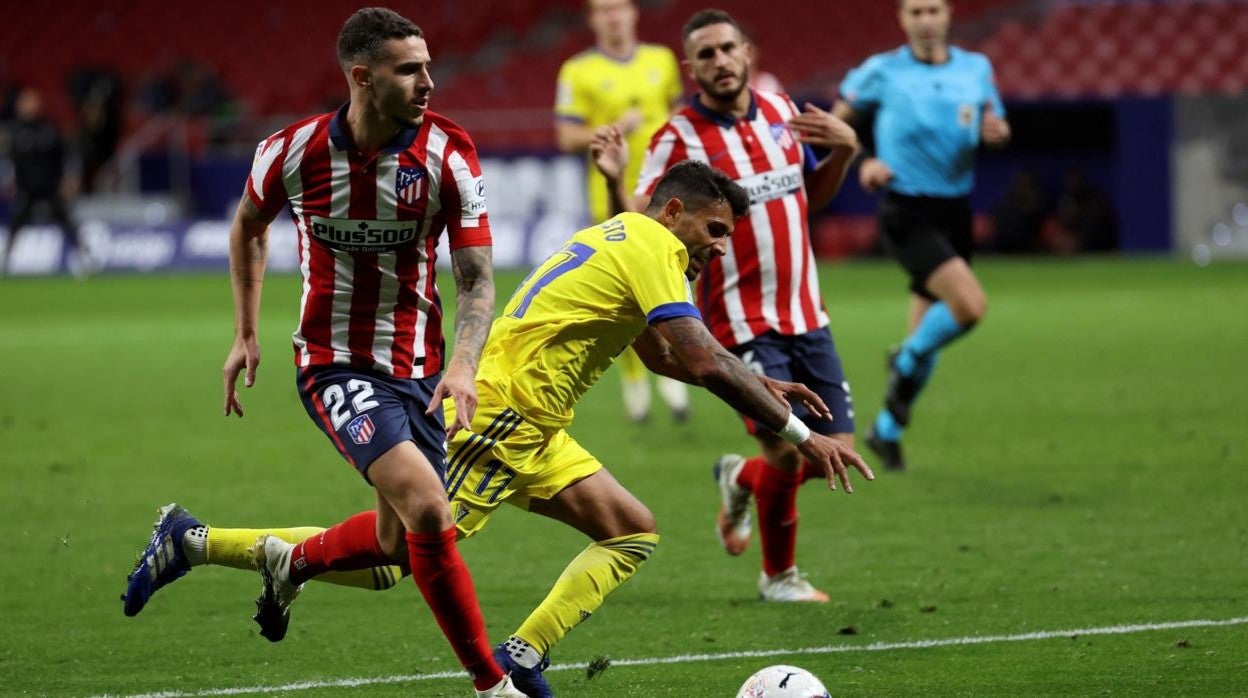 Mario Hermoso es uno de los jugadores que pueden ser baja.