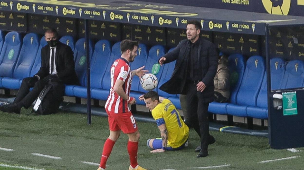 Simeone da instrucciones en Carranza