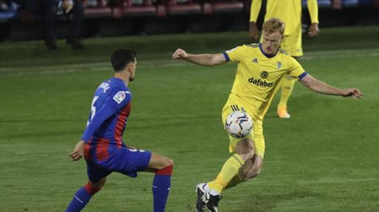 Jens Jonsson ante el Eibar en el partido de la primera vuelta.