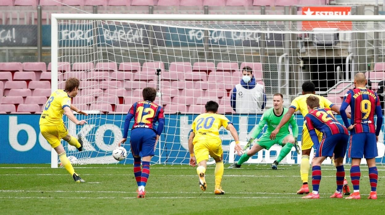 álex marcó el gol del empate en el primer penalti de la liga a favor del cadiz.