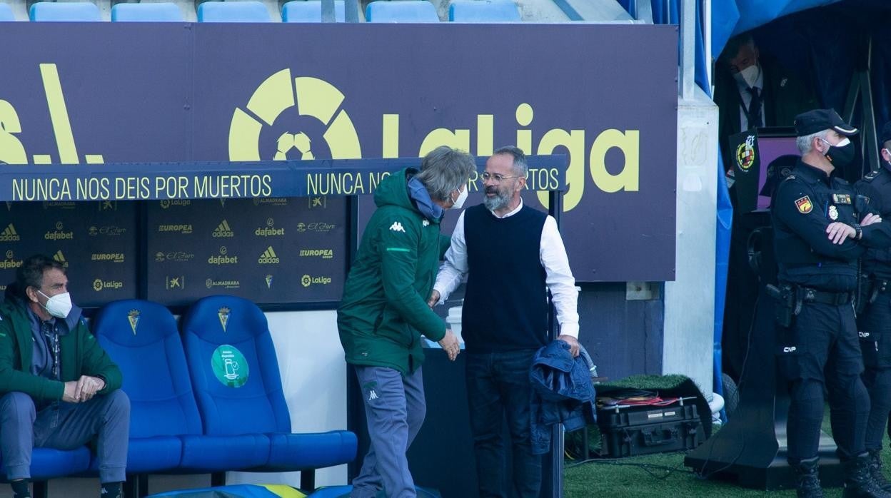 Cervera y Pellegrini se saludan en Carranza