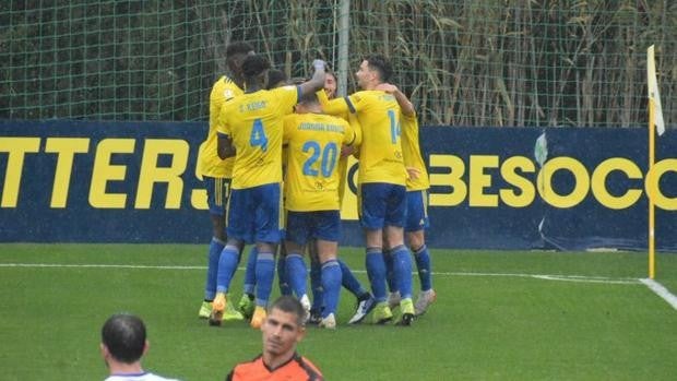 Cádiz B - Algeciras (Crónica): Tres puntos para alejar la presión y acercarse a la ilusión (2-0)