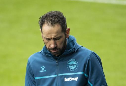 Pablo Machín fue destituido tras caer el Alavés en Cádiz.