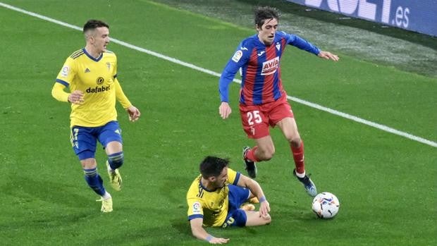 La alineación del Cádiz: ¿Quién jugará de lateral derecho ante el Alavés?