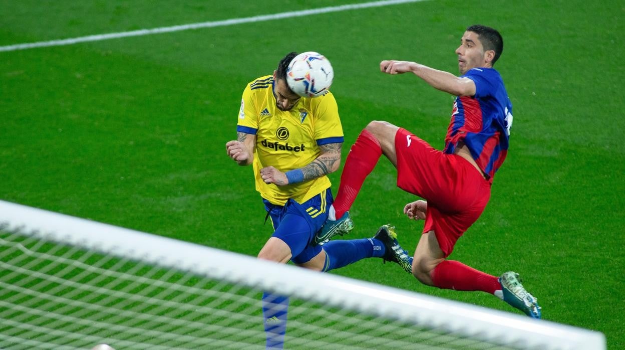 Álvaro Negredo logró el tanto decisivo ante el Eibar.