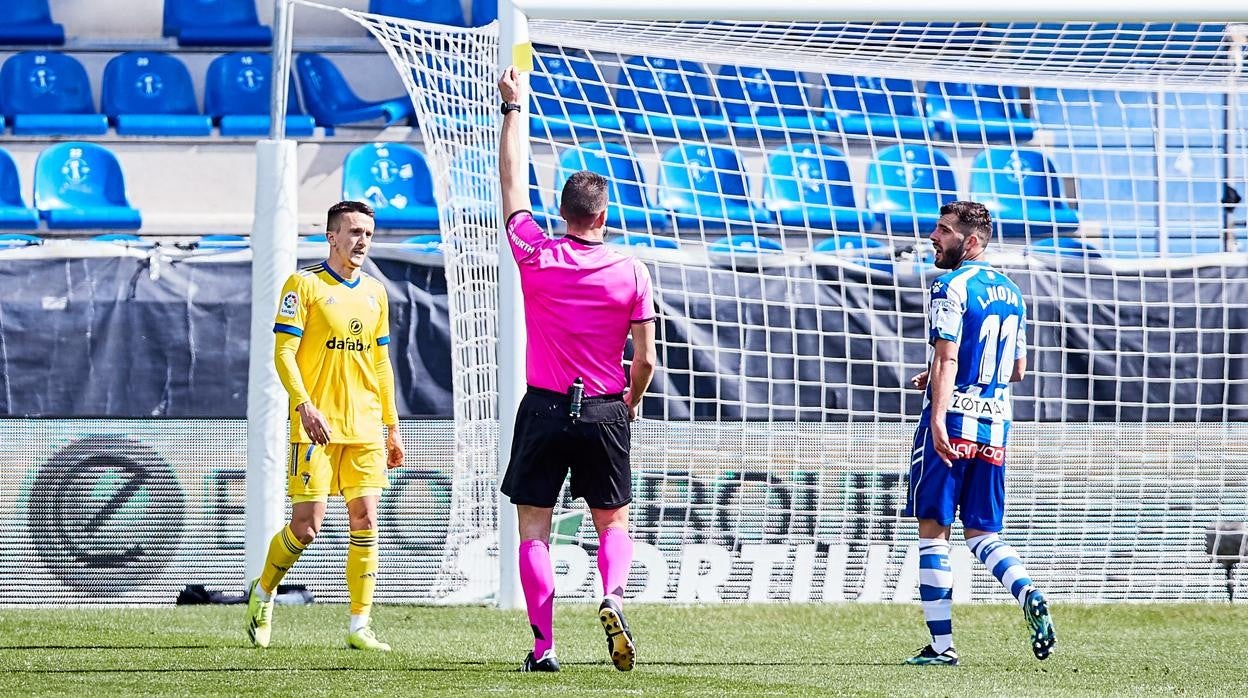 el alavés se adelantó por manos de salvi.