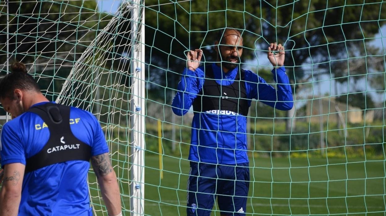 fali, durante un momento del entrenamiento de este miércoles.