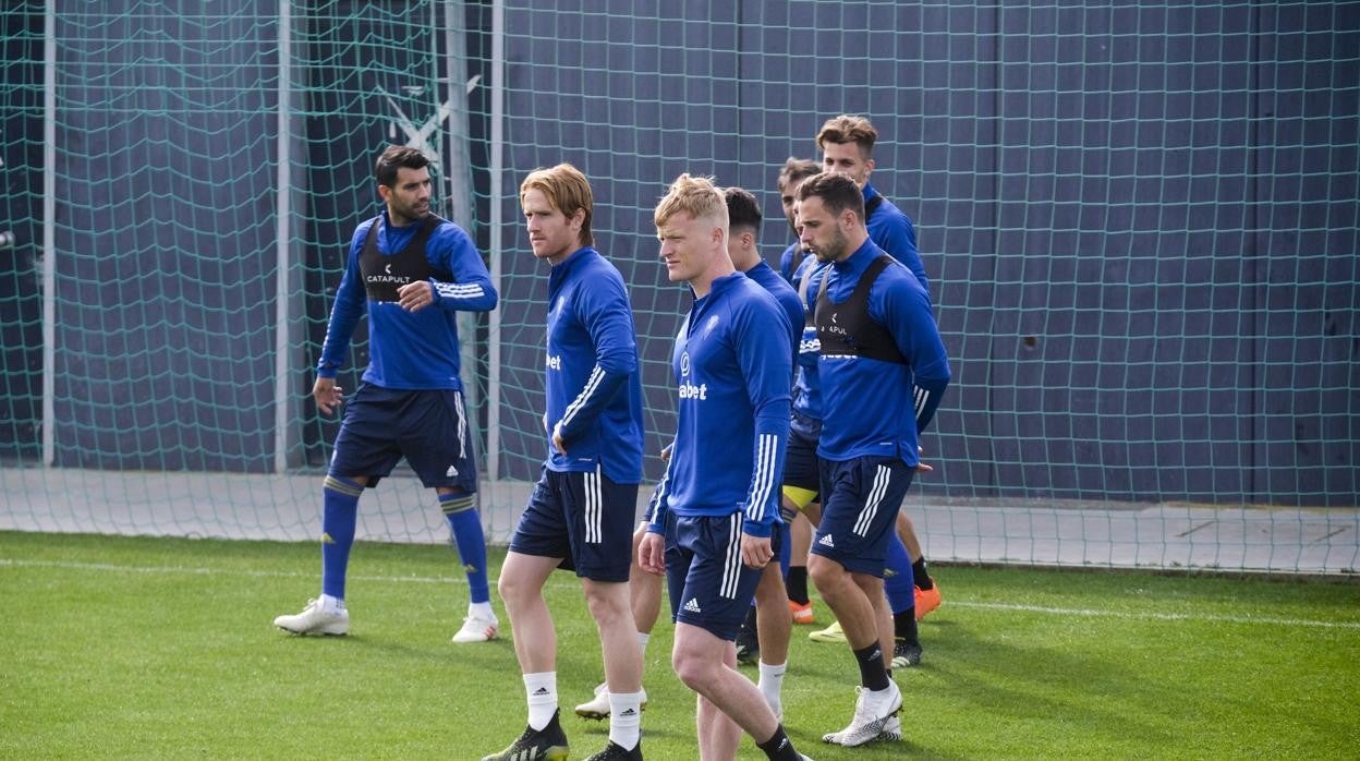 Algunos jugadores cadistas durante un entrenamiento.