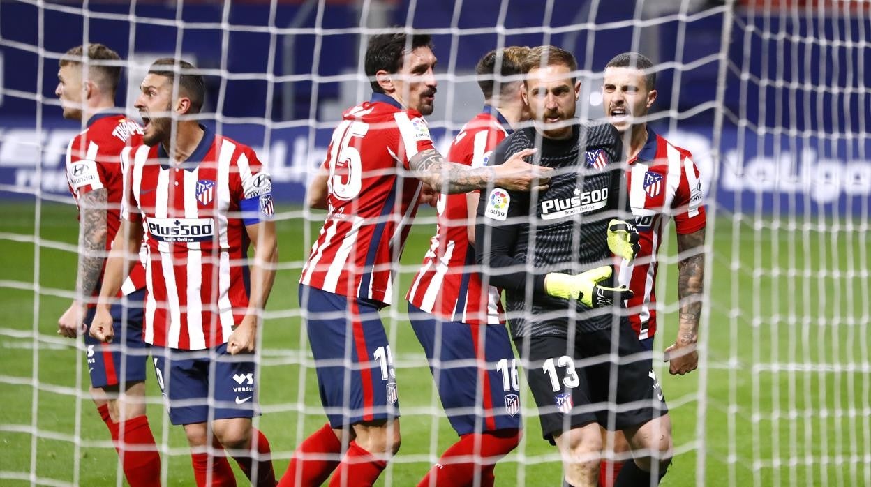 Jan Oblak echó una mano al Cádiz con su parada a Joselu.