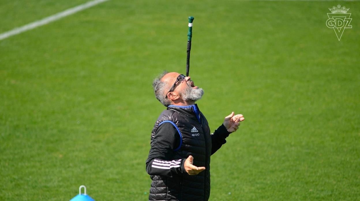 cervera se divierte en el entrenamiento de este miércoles.