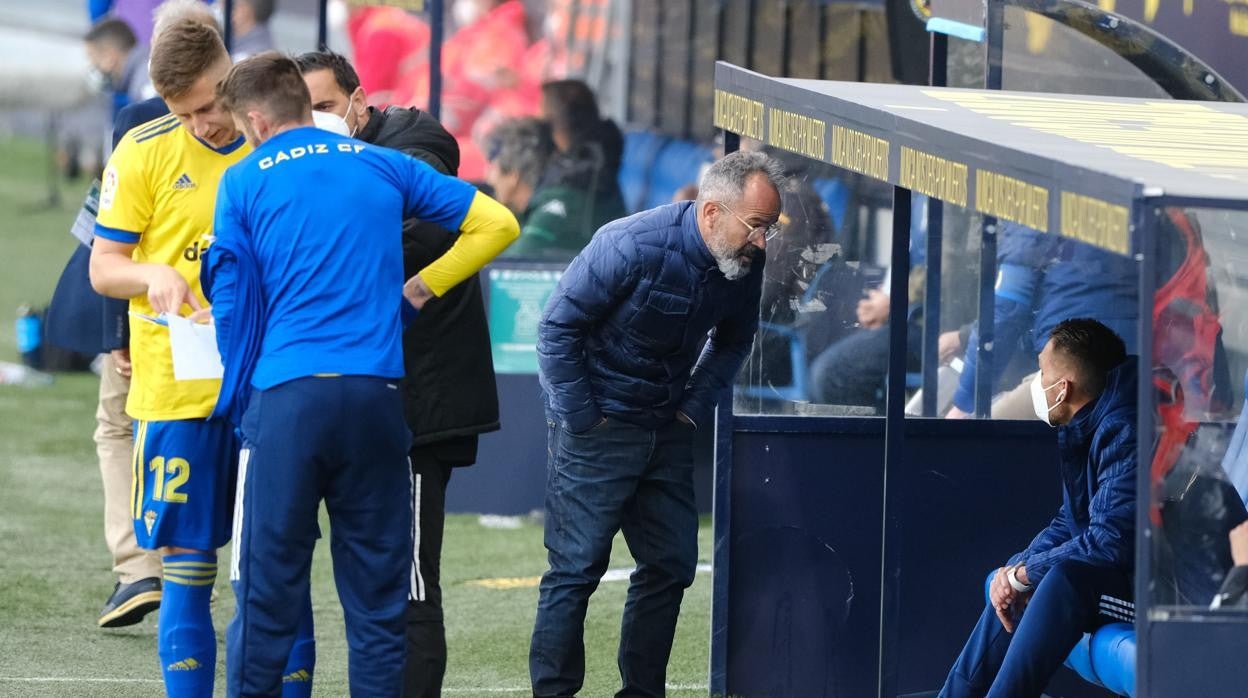 Saponjic, poco antes de salir al campo en el Cádiz-Betis del pasado mes de febrero.