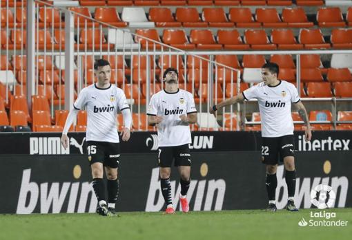 Guedes celebra un gol ante el Villarreal en Mestalla.