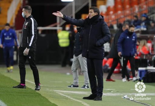 Javi Gracia durante el Valencia - Cádiz el pasado mes de enero en Mestalla.