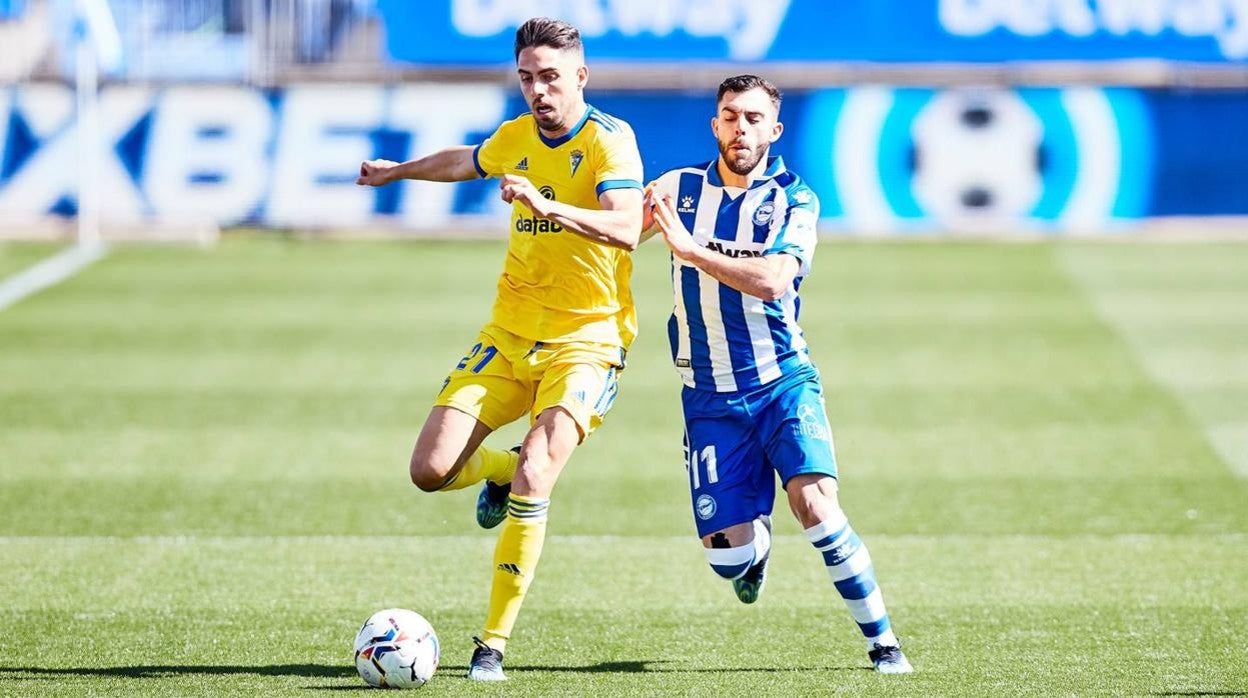 Rubén Sobrino es fijo en el once del Cádiz CF.