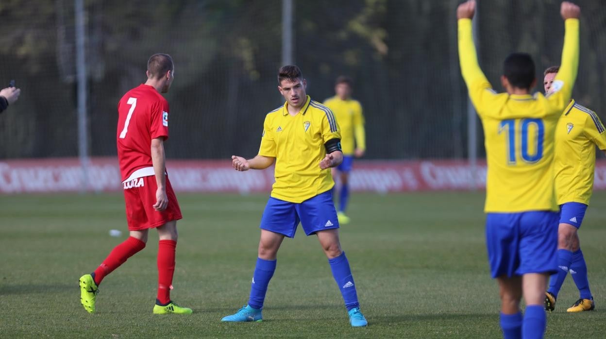 Manu Vallejo durante su última temporada en el Cádiz B, cuando era el capitán del filial.