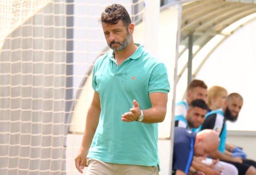 Mere fue el entrenador del Cádiz B aquella temporada.