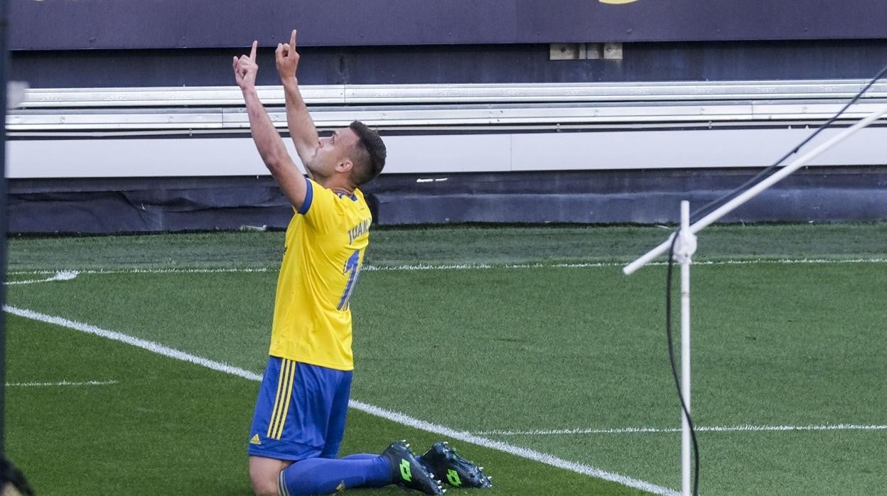 Juan Cala celebra el gol ante el Valencia.