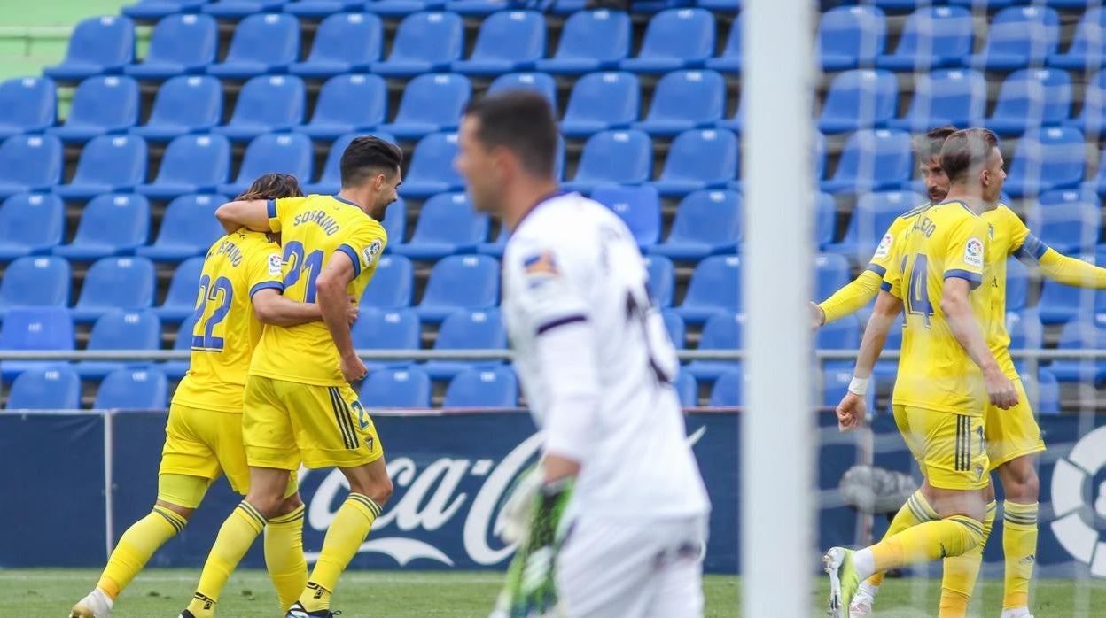 Los jugadores del Valencia celebrran el gol en Getafe.