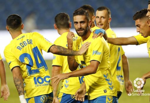 Pejiño celebra un gol con la UD Las Palmas.