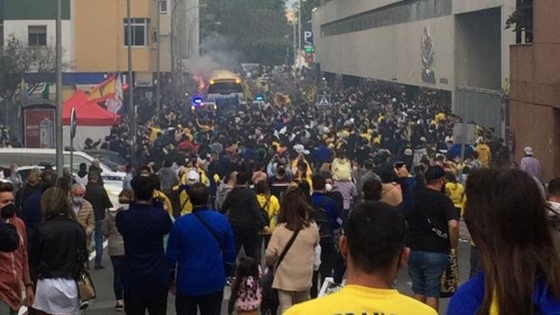 Vídeo del inoportuno recibimiento al Cádiz CF en el Carranza