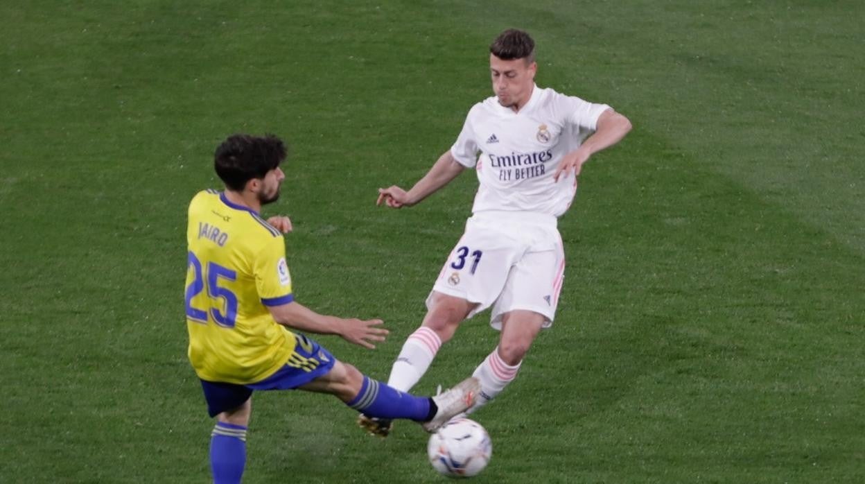 Jairo en el choque ante el Madrid