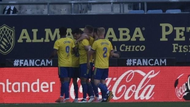 El Cádiz CF y la clasificación: Cinco posiciones y 3,5 millones de euros en juego para la última jornada