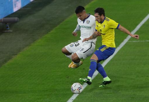 'Pacha' Espino, lateral izquierdo titular del Cádiz CF esta temporada.